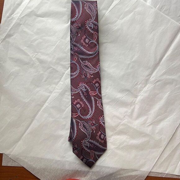 Bachrach Mens 100% Silk Hand Made Luxury Neck Tie Red Paisley Pattern Plum/Red - Picture 1 of 5